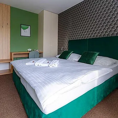 Tofi 3* Nitra