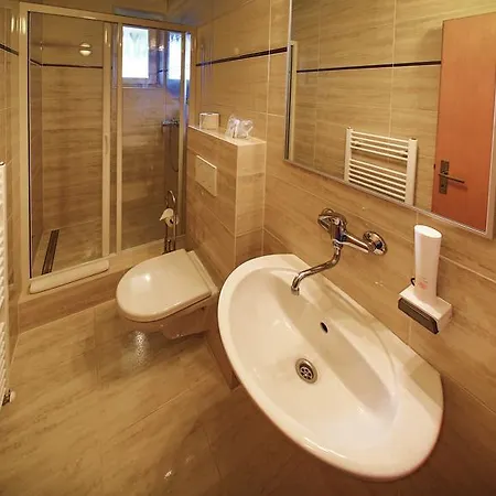 Tofi 3* Nitra